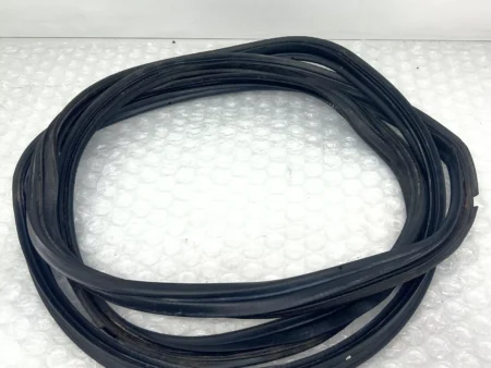 2005 Mitsubishi Pinin 1.8 front left door internal seal - €41