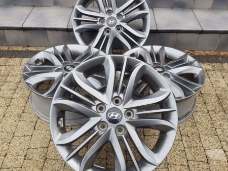 Hyundai i35 RIMS ALUMINUM 5 Holes  x 17 - €210
