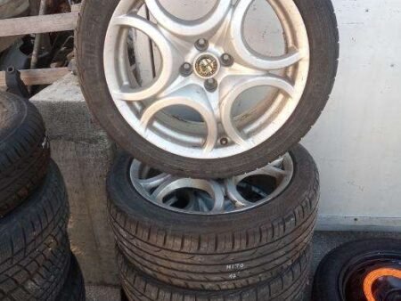 ALFA ROMEO MITO ALUMINIJSKA FELGA 17 " S GUMOM M+S 215/45R17 / 240