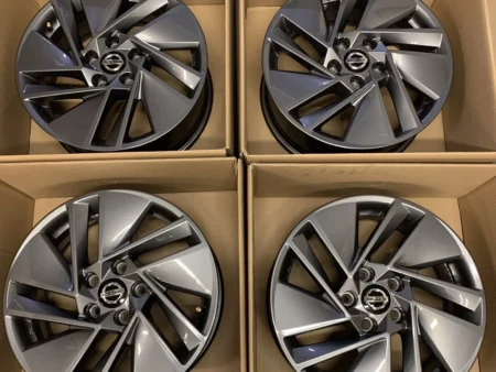 Genuine Set of 4 Nissan Qashqai 17 inch Grey Alloy Wheels - €190