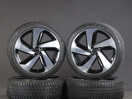 2015 Volkswagen Golf 7 - 17 inch wheels + Tires 205/50 R17 - €290