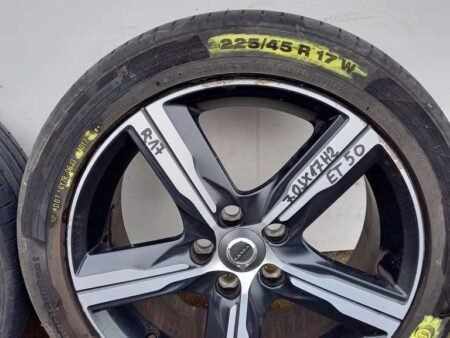 Volvo V40 Rims and Tires 225/45R17/91H  – €245