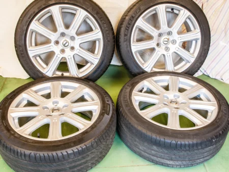 Volvo V40 Alloy Wheels 17inch, and Tires 225/45/R17/91H  – €110