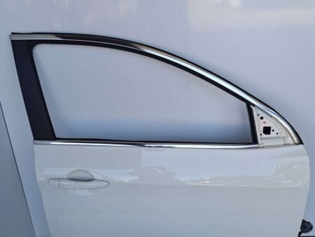 2016 Nissan Qashqai j11 front right side door white - €168